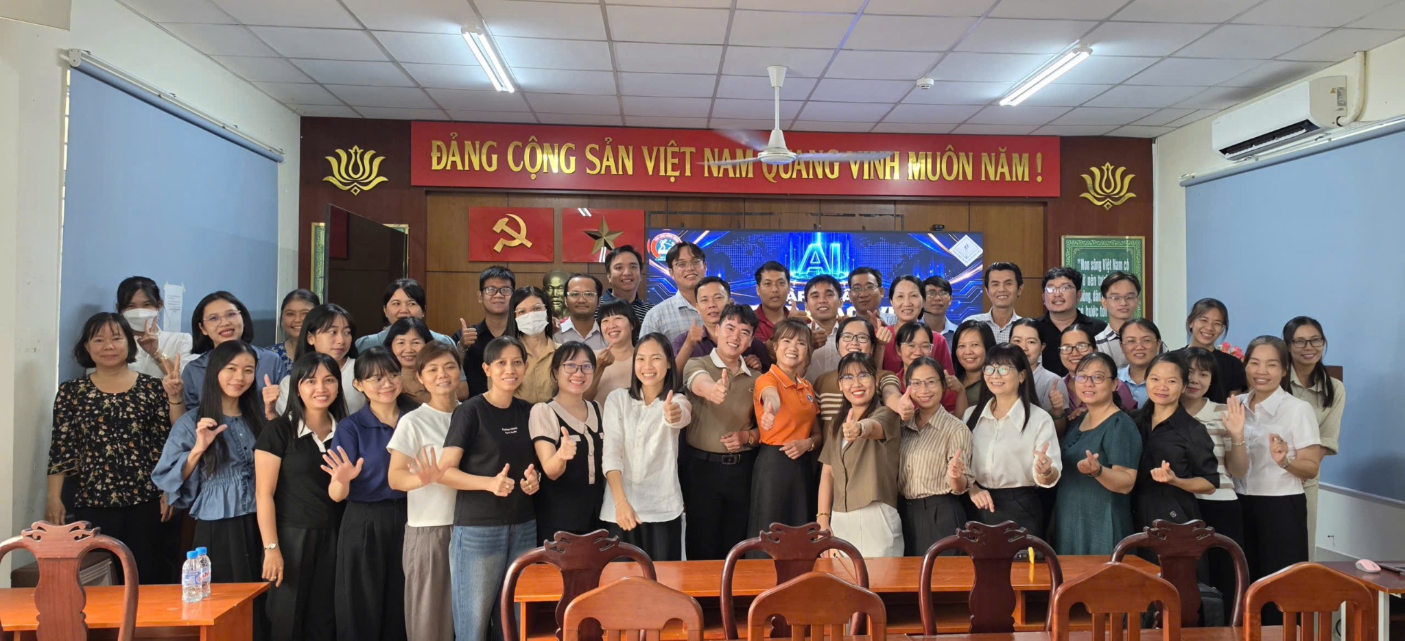 Ảnh lưu niệm tập huấn AI cho giáo viên