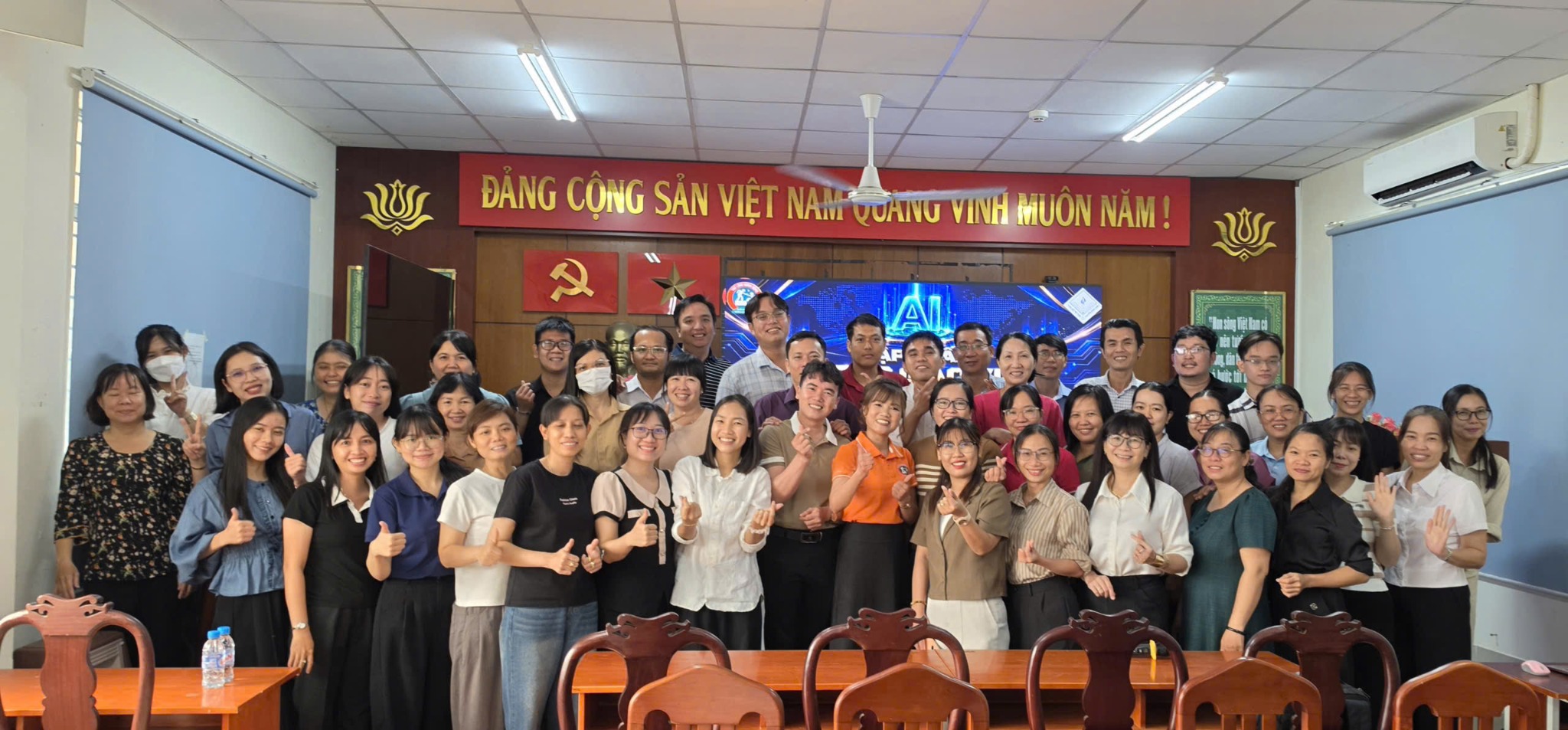 Ảnh lưu niệm sau buổi tập huấn AI