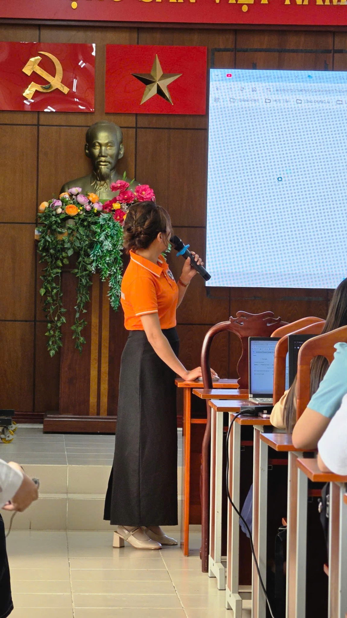 Chia sẻ giải đáp trực tiếp tại lớp học