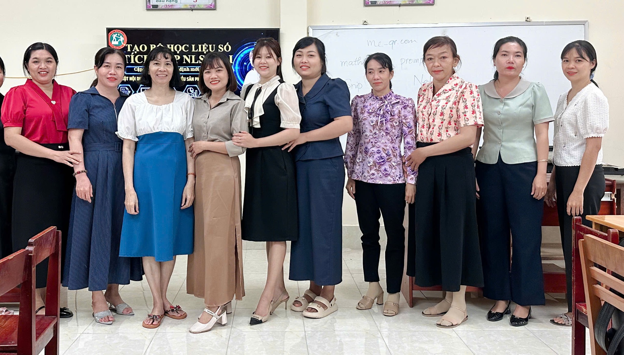 Học viên chụp hình sau chương trình học liệu số